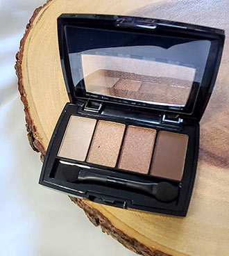 Fall Beauty Influencer BeYu eyeshadow