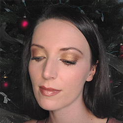 Holiday Beauty Looks Bronzey Gold Spray and Set